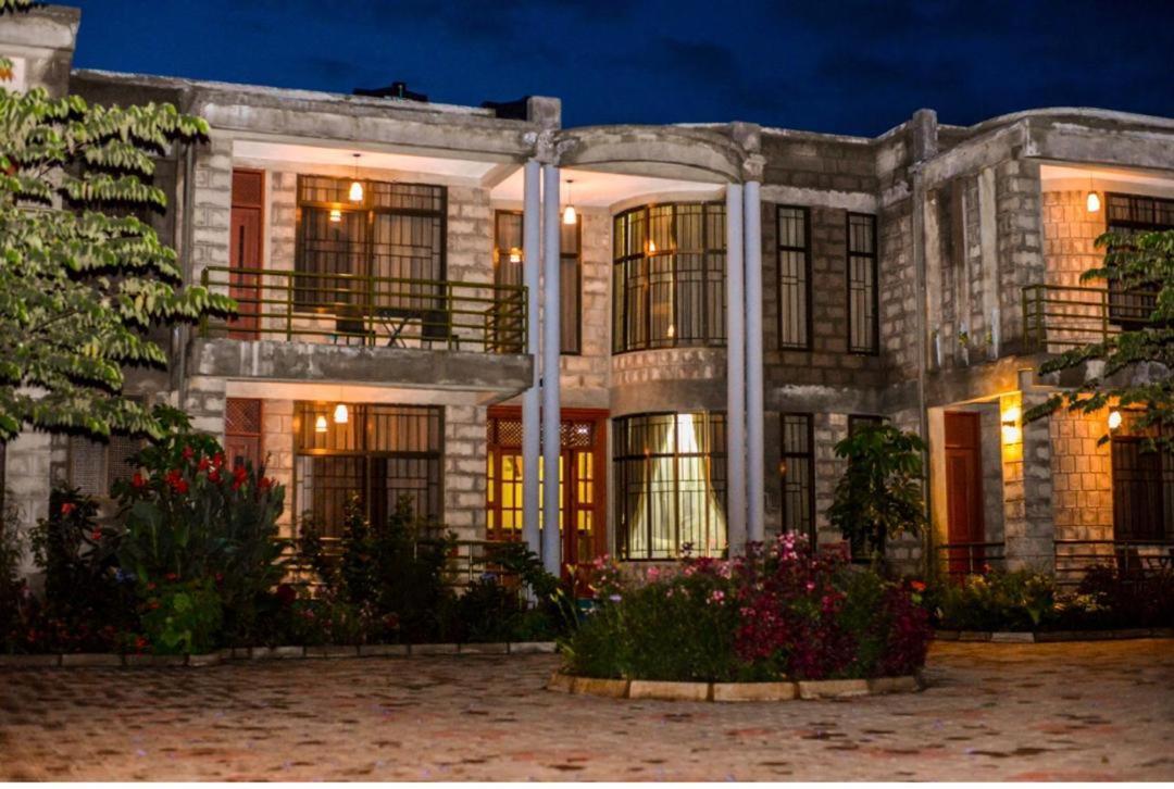 Burka Coffee Lounge Hotel Arusha Exterior photo